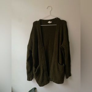 Dark green oversized cardigan (soft)